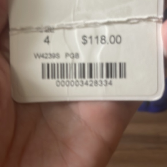 NavyBlue LuluLemon Fall/Winter Jacket Size 4 (small).Never used.Tags attached. - Picture 4 of 4